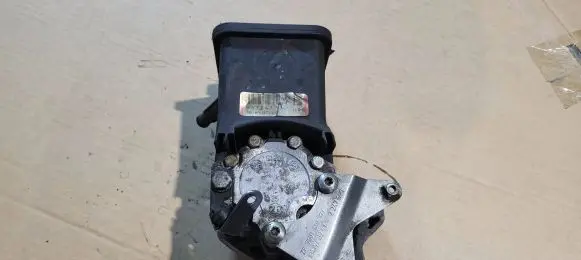 BMW 5 E39 Power steering pump 6754172
