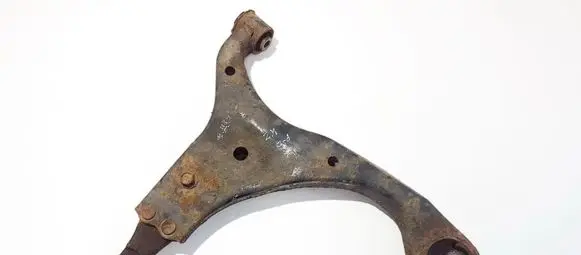 KIA Carens II Front lower control arm/wishbone 545841d000 54584-1d000