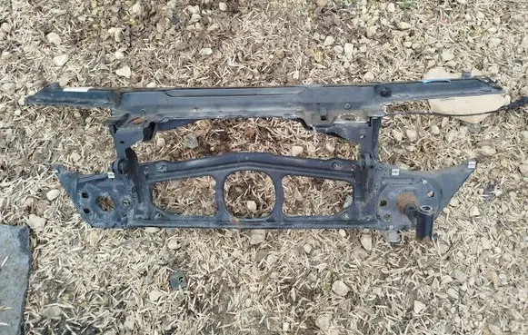 BMW 3 E46 Radiator support slam panel 8211467