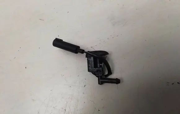 BMW 3 E46 Windshield washer spray nozzle 7056731