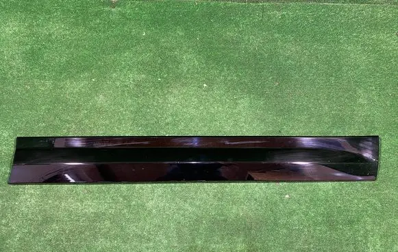 Ford Explorer EV Front door trim (molding) R2KBR20848B