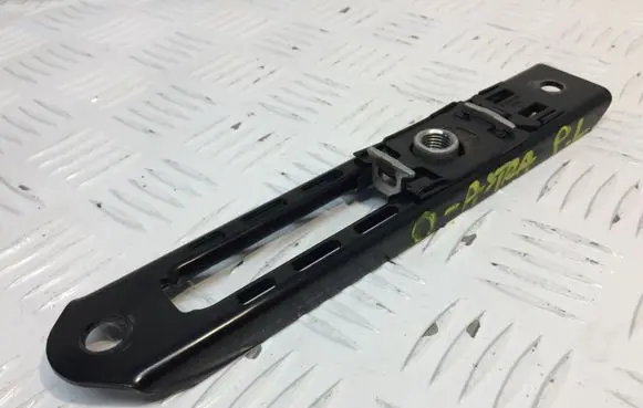 Opel Astra H Seat belt height adjuster 13156393