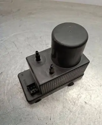 Mercedes-Benz C W203 Central locking vacuum pump 2038000048 0132006365