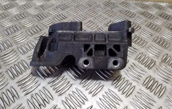 Ford Mondeo MK IV Engine mounting bracket 3M516030AF