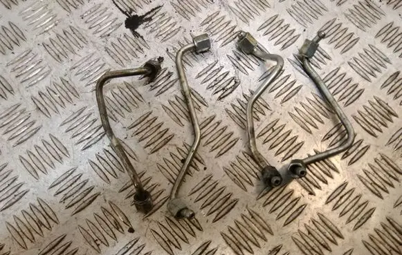 Fuel injector supply line/pipe
