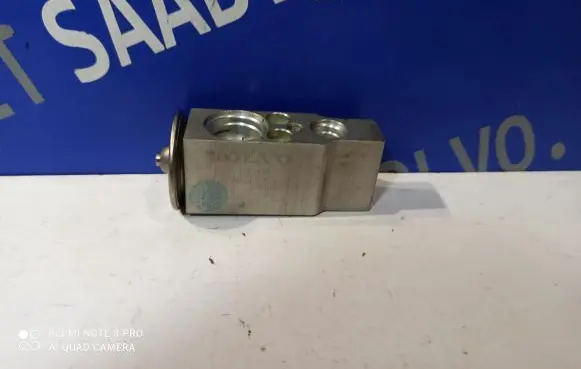 Volvo V70 Air conditioning (A/C) expansion valve 31101177