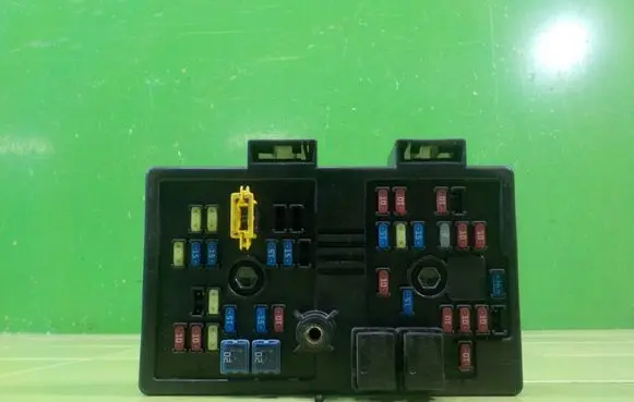 Chevrolet Captiva Fuse box set 9682108282 BEZPIECZNIKOW