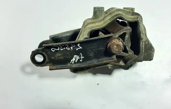 Volvo XC70 Gearbox mount 30748173 6G926P082LB