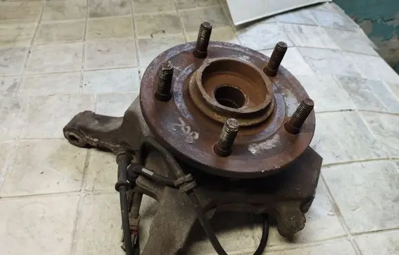 Chrysler Pacifica Front wheel hub