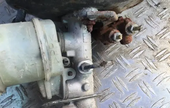 Mitsubishi Carisma Master brake cylinder