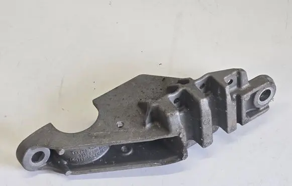 BMW 5 G30 G31 G38 Sway bar bush bracket, front 6884012