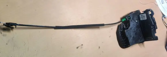 Chevrolet Malibu Rear door lock 13510967