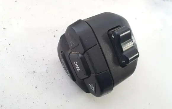 Nissan Almera Tino Steering wheel buttons/switches 550964