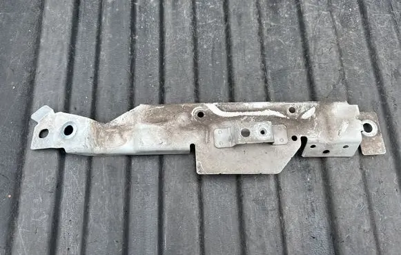 Volvo S90, V90 Fender mounting bracket 31416626
