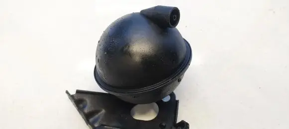 Volkswagen Golf IV Vacuum air tank 054129808