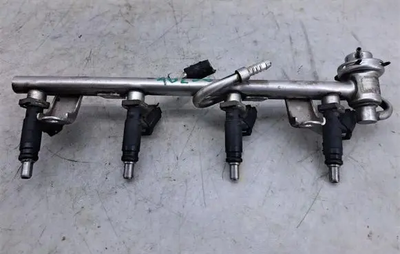 Volkswagen PASSAT B5.5 Fuel main line pipe 06B133551T