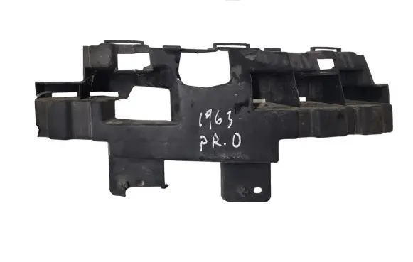 Ford C-MAX I Front bumper mounting bracket 3M5117E856 D2A3B