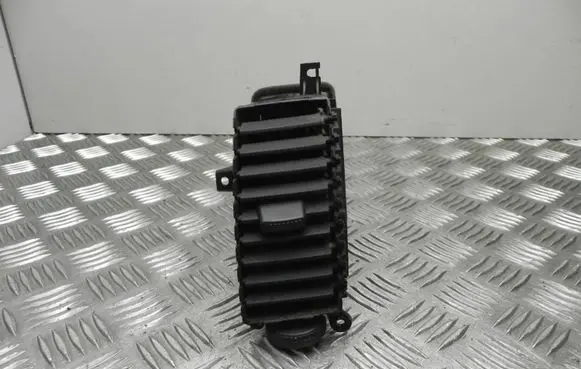 Rear air vent grill