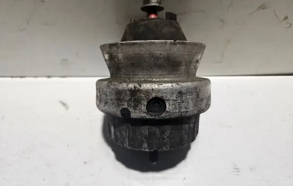 Audi A6 S6 C6 4F Engine mount bracket 4A0193382