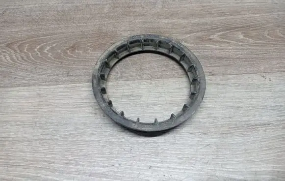 Volvo V70 In tank fuel pump screw locking ring/nut 8649739
