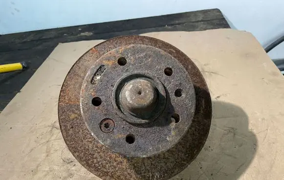 Mercedes-Benz Sprinter W901 W902 W903 W904 Front wheel hub 9013320202