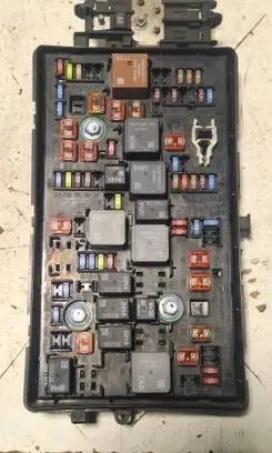 Opel Insignia A Fuse module 13275881 19081302310