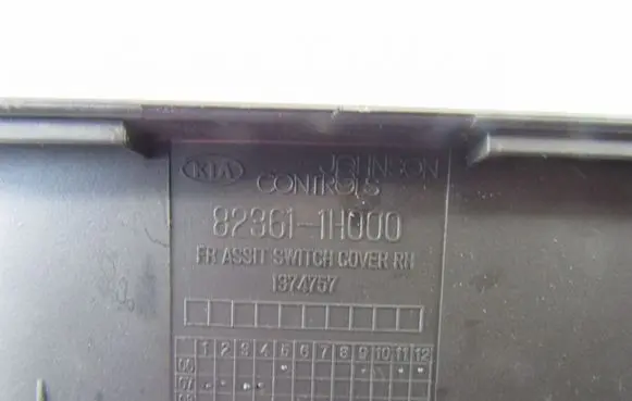 KIA Ceed Electric window control switch 823611H000