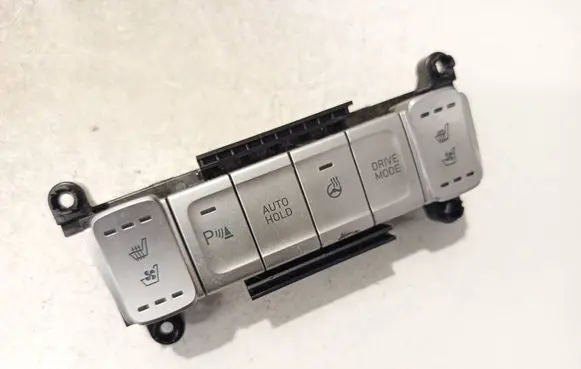 Hyundai Kona I Seat heating switch 93300k4660