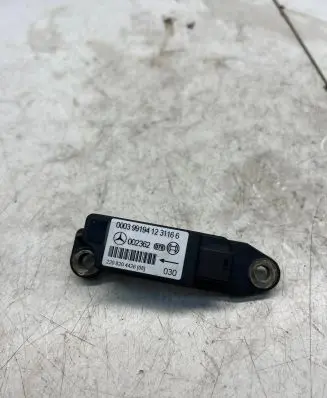 Mercedes-Benz S W220 Airbag deployment crash/impact sensor A2208204426 002362 2208204426