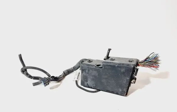 Ford Focus Fuse module AV6T14A142AB AV6T14A142
