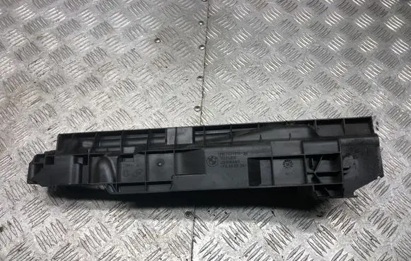 BMW 1 E81 E87 Radiator mount bracket 17107524914 7524914