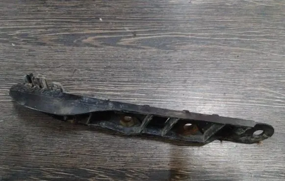BMW 5 E60 E61 Front bumper mounting bracket 7178077