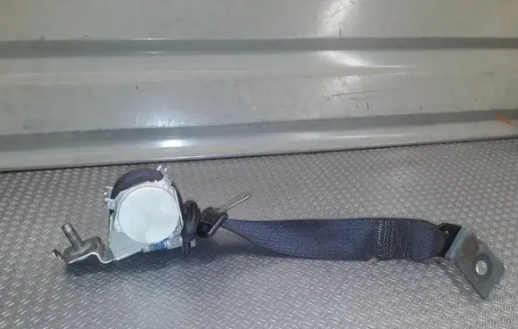 Dodge Nitro Rear seatbelt 