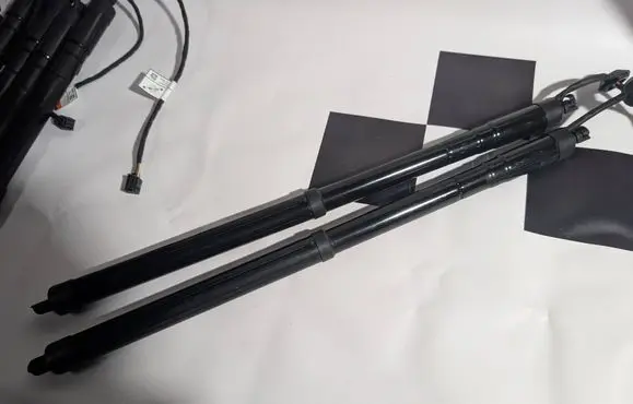 Volvo XC40 Tailgate strut 32357574 22032022 122818