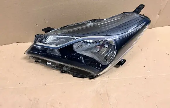 Toyota Yaris Headlight/headlamp