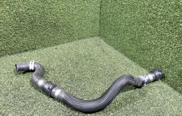 Engine coolant pipe/hose