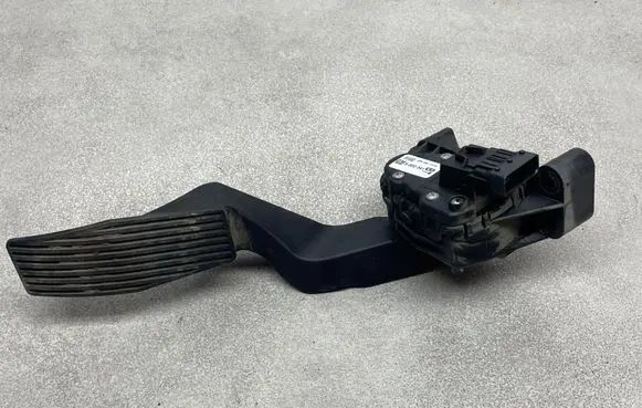 Opel Zafira B Accelerator throttle pedal 9202341