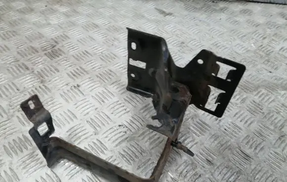 Citroen DS5 ABS pump bracket 