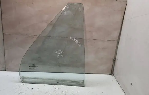 KIA Carens II Rear vent window glass 43R000070 DOT772AS2M435