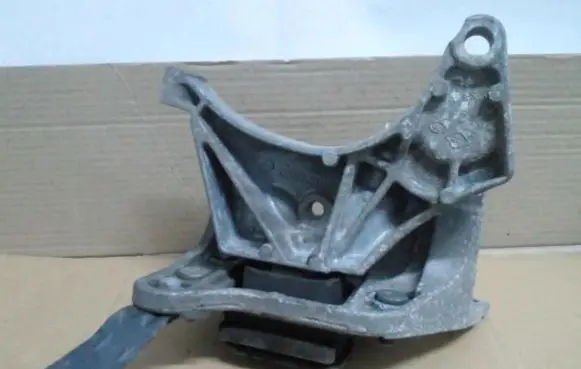 Renault Megane II Engine mount vacuum valve 