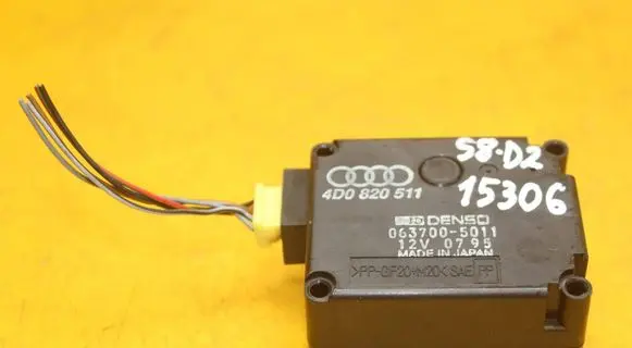 Audi A8 S8 D2 4D Air flap motor/actuator 4D0820511 0637005011