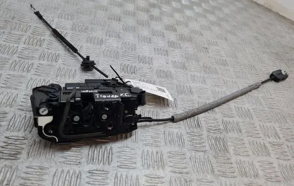 Volkswagen Tiguan Rear door lock 5N0839015G