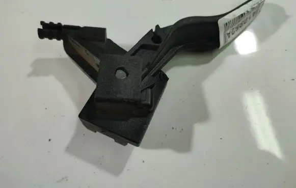 Engine bonnet (hood) release handle