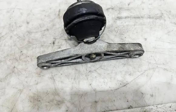 Volvo V50 Engine mount bracket 30778782
