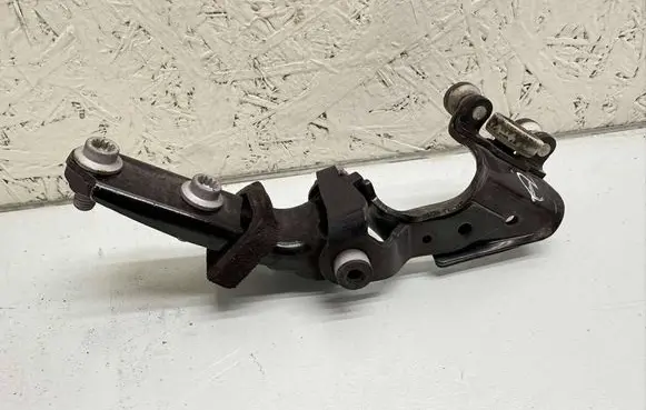 Volkswagen Transporter - Caravelle T6 Sliding door middle roller runner 7E0843336A