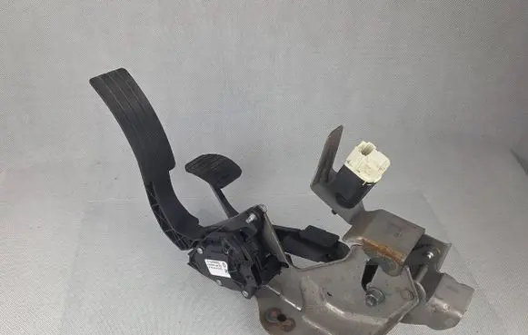 Renault Captur Accelerator throttle pedal 180029347R 9201608375 6PV00997807