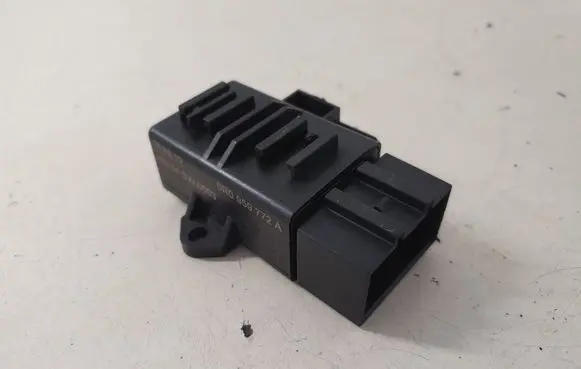 Volkswagen Up Seat heating relay 6R0959772A