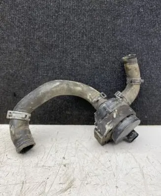 Mercedes-Benz Vito Viano W639 Engine coolant pipe/hose A6398322023