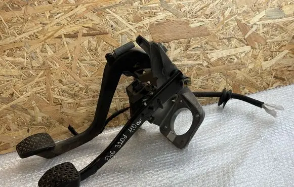 BMW 3 E46 Clutch pedal 2229128 35112229128 35311163870