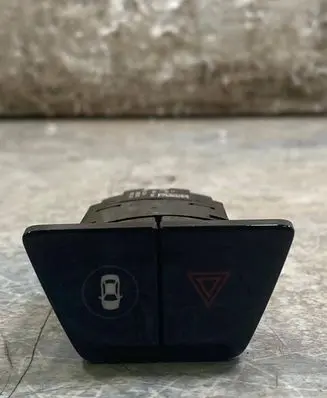 BMW 5 G30 G31 Hazard light switch 6993047